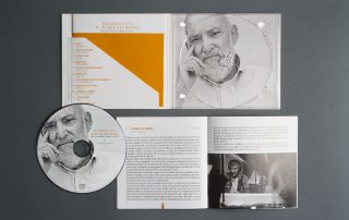 Copertina del CD "Al di qua del Mondo" di Don Mario Vatta. Grafica e fotografie di Massimo Goina. STUDIOGOINA.IT