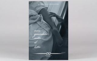Copertina del libro "Non guardare sotto il letto" di Sabrina Gregori. Foto in copertina: Massimo Goina.