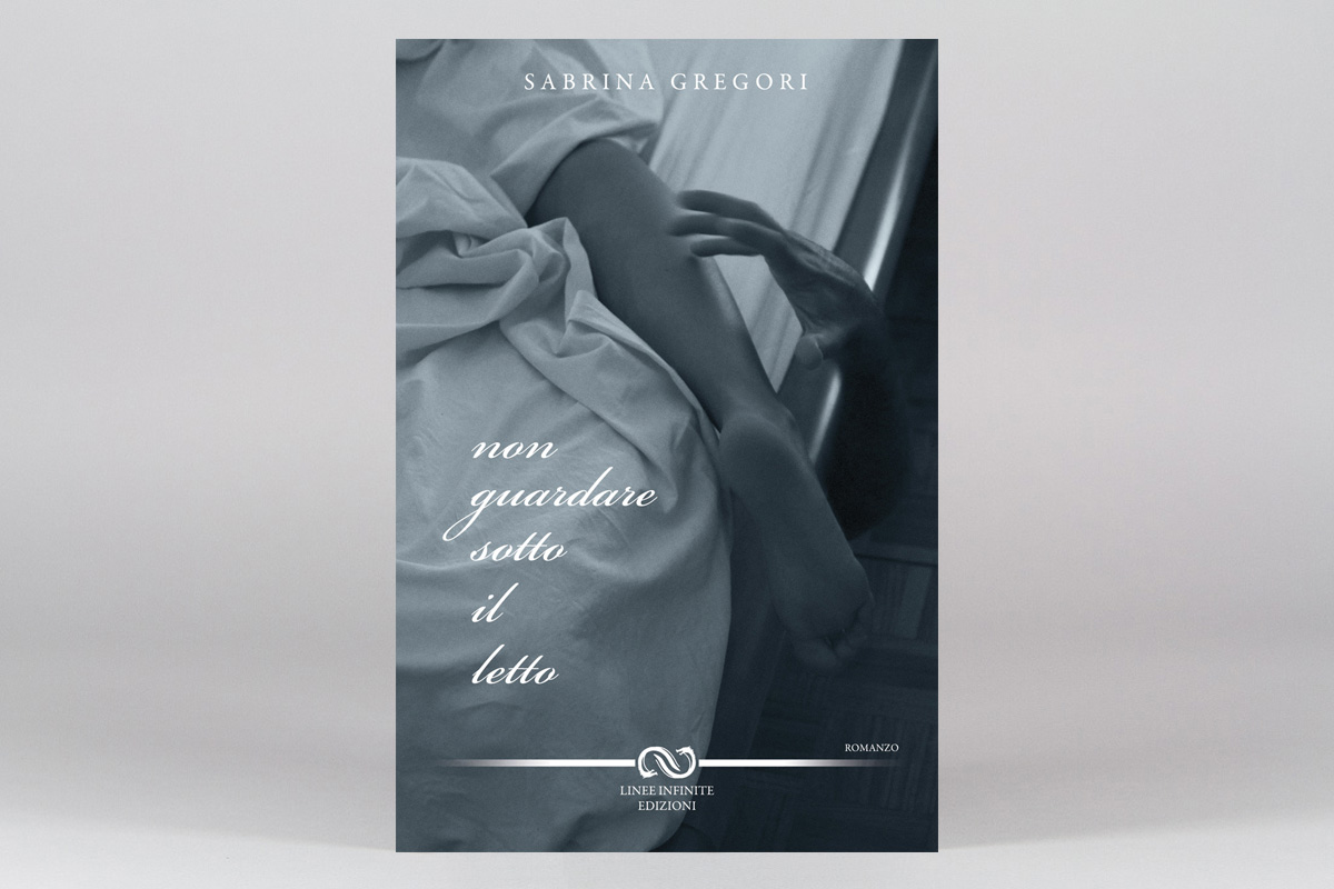 Copertina del libro "Non guardare sotto il letto" di Sabrina Gregori. Foto in copertina: Massimo Goina.