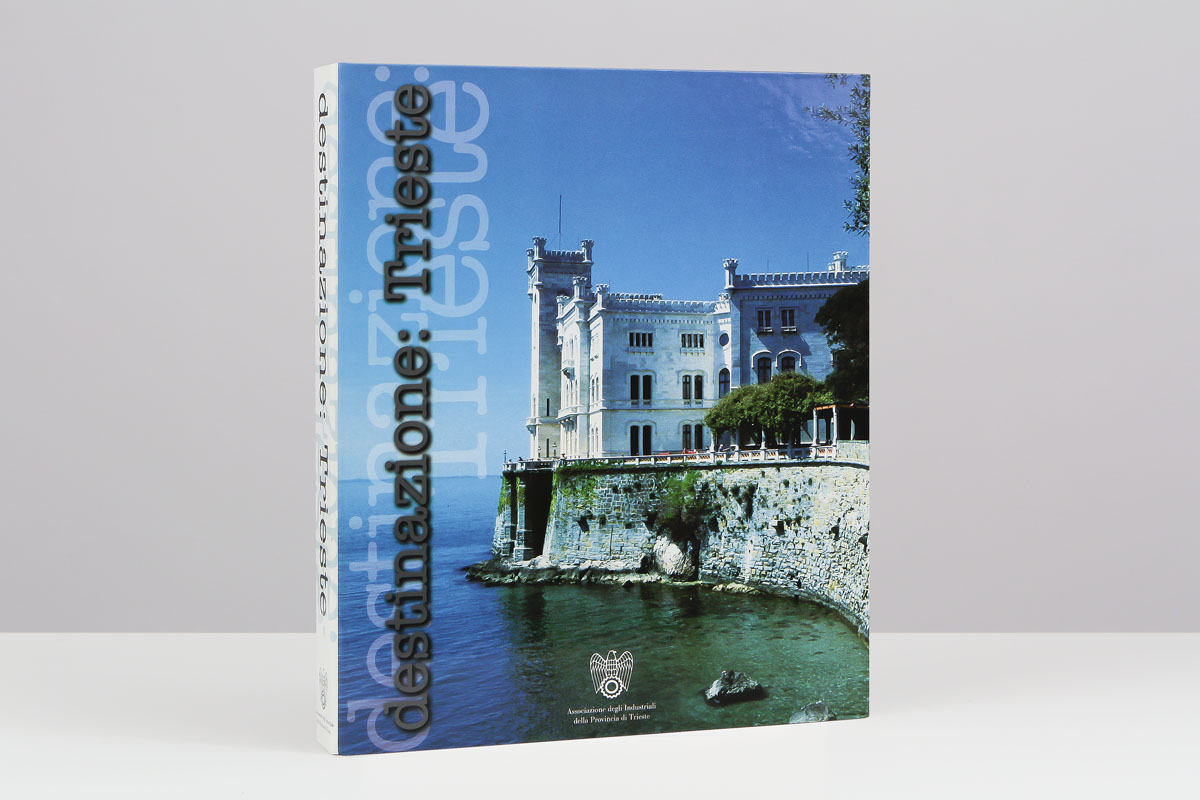 Studio Goina, grafica, fotografia, formazione | Destinazione Trieste, 1999. Copertina per quaderno ad anelli e impaginazione dei progetti interni. Grafica di Massimo Goina